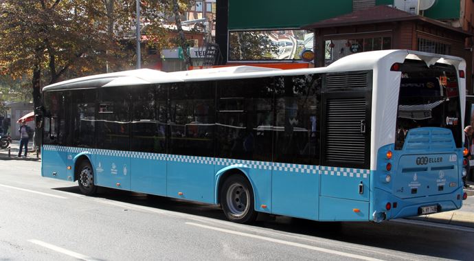 Beşiktaş'ta kaza, polis aracı halk otobüsüne çarptı Beşiktaş'ta kaza, polis aracı halk otobüsüne çarptı