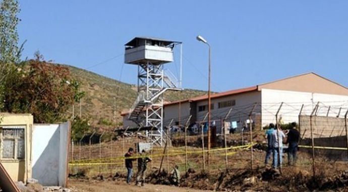 Cezaevinde operasyon, 3 infaz memuruna gözaltı Cezaevinde operasyon, 3 infaz memuruna gözaltı