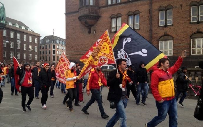 Galatasaray taraftarları Kopehang&#039;ı inletiyor