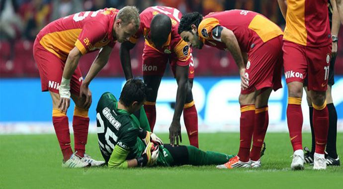 Fernando Muslera 1 ay yok Fernando Muslera 1 ay yok
