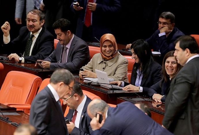 Meclis&#039;te 5. başörtülü vekil