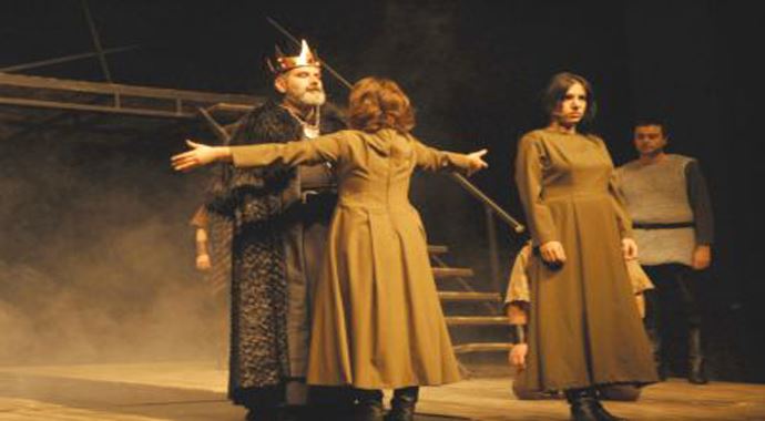 'Macbeth' Antalyalılarla buluştu 'Macbeth' Antalyalılarla buluştu