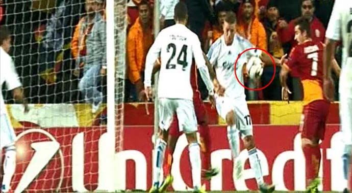 Kopenhag Galatasaray maçında tartışmalı karar Kopenhag Galatasaray maçında tartışmalı karar