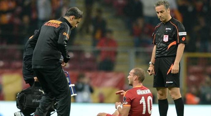 Sneijder Fenerbahçe - Galatasaray derbisinde oynayacak mı