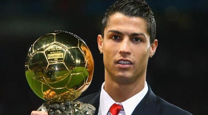 Ronaldo Şampiyonlar Ligi'nde Messi'yi geçti