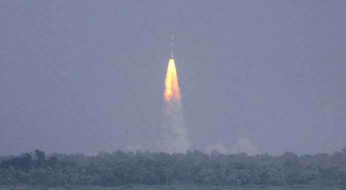 Hindistan Mars uzay aracını yolladı
