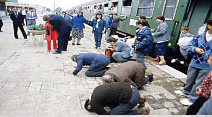 Türklere yapılan baskı ders oldu