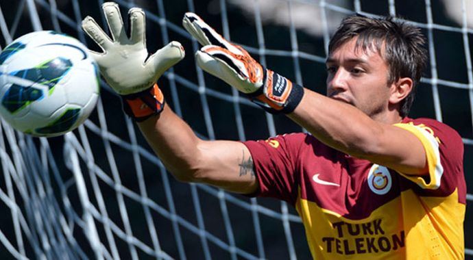 Muslera'ya Ada yolu göründü