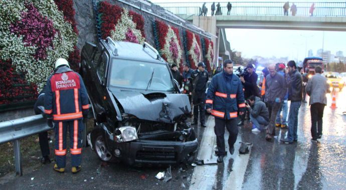 Maltepe&#039;de trafik kazası, 1 ölü çok sayıda yaralı var