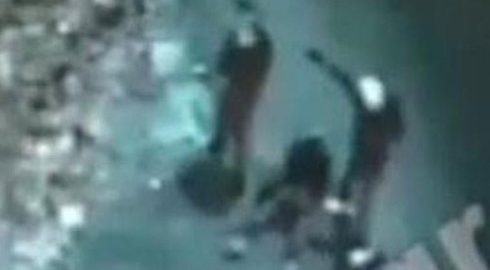 Komşuda, ırkçı parti üyelerine 'derin' saldırı Komşuda, ırkçı parti üyelerine 'derin' saldırı