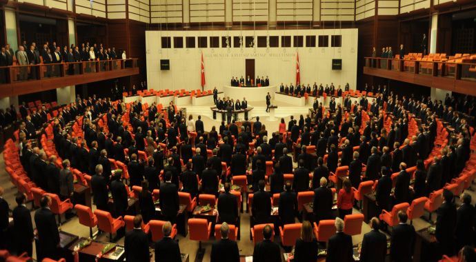 Meclis'te pantolon artık serbest
