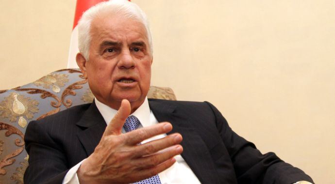 Derviş Eroğlu 'BM ile müzakere masasına oturabiliriz' Derviş Eroğlu 'BM ile müzakere masasına oturabiliriz'