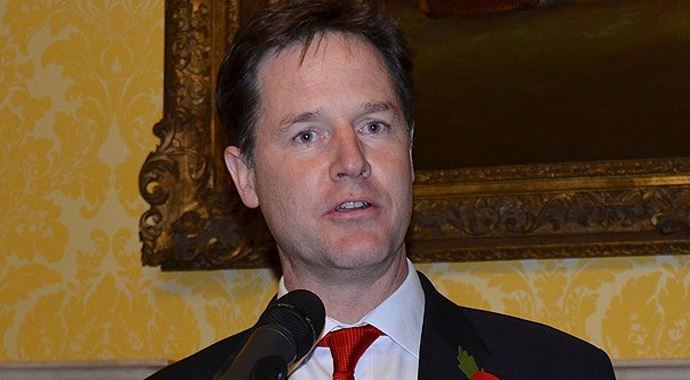 Clegg, &#039;Mursi adil yargılanmalı&#039;
