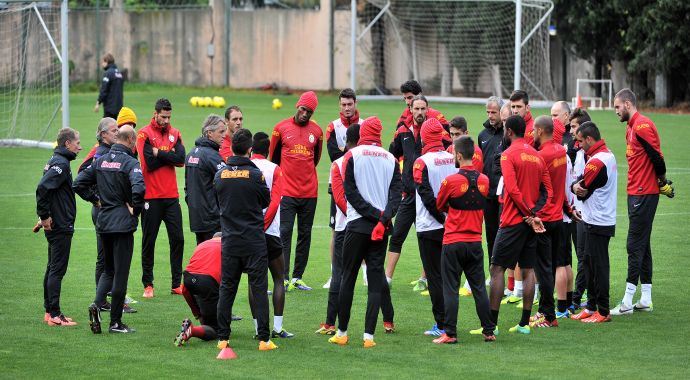 Galatasaray  Fenerbahçe&#039;ye bileniyor
