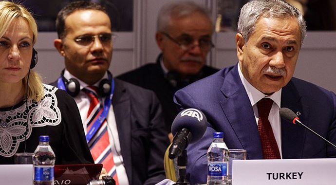 Bülent Arınç, 'Türkiye hukuk devletidir ve herkes eşittir' Bülent Arınç, 'Türkiye hukuk devletidir ve herkes eşittir'