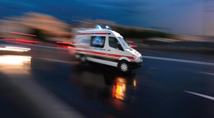 Polisleri taşıyan minibüs takla attı, 15 yaralı