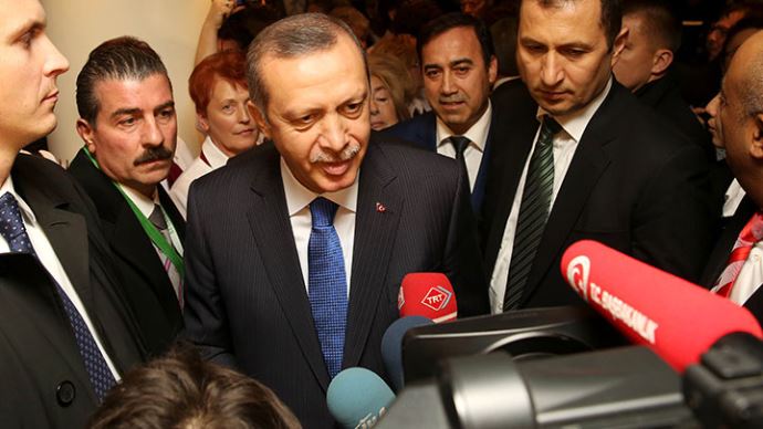Başbakan Erdoğan'a Polonya'da 'Ceddin Deden' sürprizi Başbakan Erdoğan'a Polonya'da 'Ceddin Deden' sürprizi