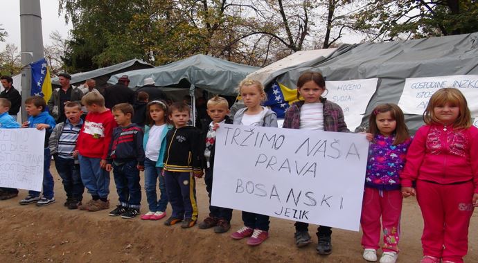 Boşnak ailelerin okul boykotu sürüyor