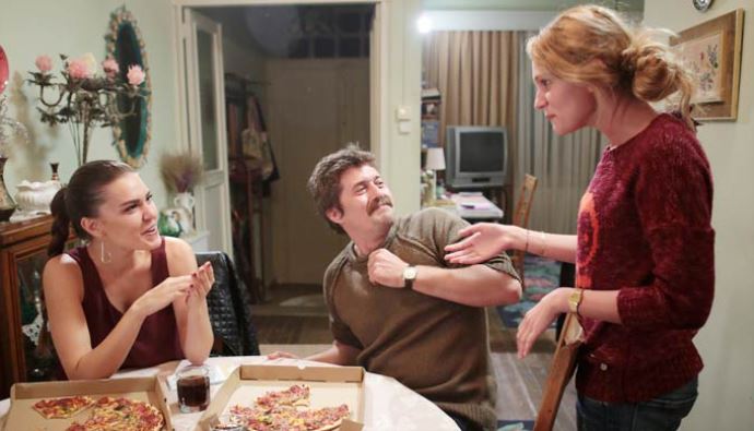 Kayıp'ın setine Farah Zeynep Abdullah'tan ziyaret Kayıp'ın setine Farah Zeynep Abdullah'tan ziyaret