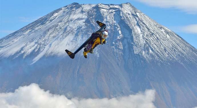 Jetpack ile Fuji dağında çılgın uçuş