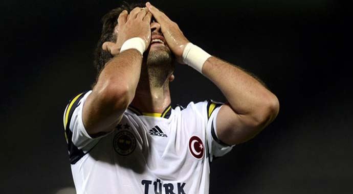 Fenerbahçeli yıldız Gökhan Gönül, sezonu kapatabilir Fenerbahçeli yıldız Gökhan Gönül, sezonu kapatabilir