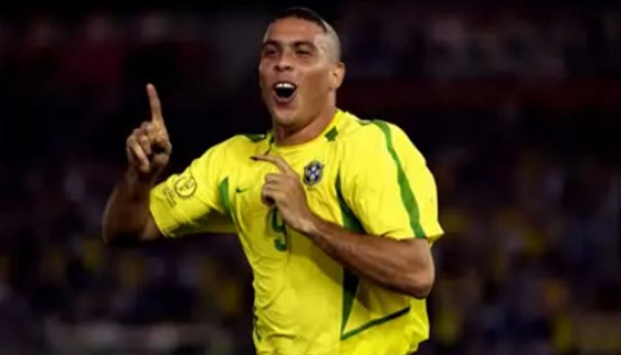 Valerie, Efsane Ronaldo&#039;yu Cristiano Ronaldo ile karıştırdı