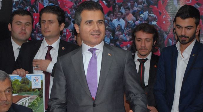 Suat Kılıç 'Siyasetin yeri tribün değil' Suat Kılıç 'Siyasetin yeri tribün değil'