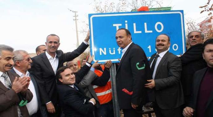Tillo tabelası davul zurnayla asıldı Tillo tabelası davul zurnayla asıldı