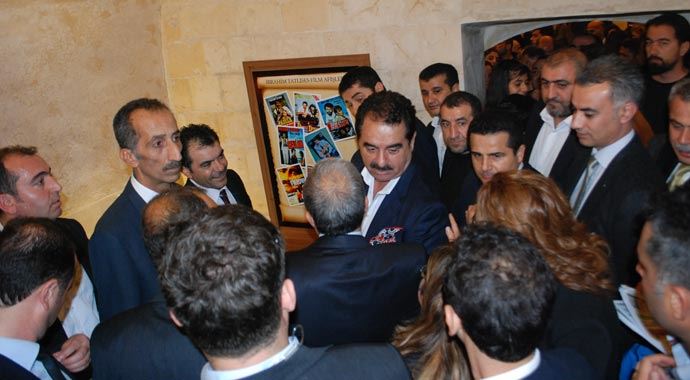 Savaş Ay'ın ölümü Tatlıses'i ağlattı Savaş Ay'ın ölümü Tatlıses'i ağlattı