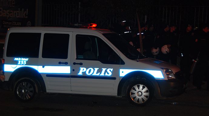Taraftarlar arasında kavga çıktı, 1 ölü, 10 yaralı Taraftarlar arasında kavga çıktı, 1 ölü, 10 yaralı