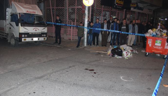 Bahçelievler'de dehşet, arkadaşlarının üzerine kurşun yağdırdı Bahçelievler'de dehşet, arkadaşlarının üzerine kurşun yağdırdı