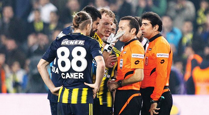Cüneyt Çakır'a büyük öfke, kararları çıldırttı Cüneyt Çakır'a büyük öfke, kararları çıldırttı