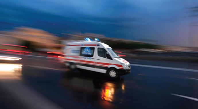 Düğün dönüşü feci kaza, 4 yaralı Düğün dönüşü feci kaza, 4 yaralı