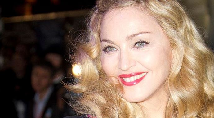 Madonna evsiz kardeşine diş taktırdı Madonna evsiz kardeşine diş taktırdı