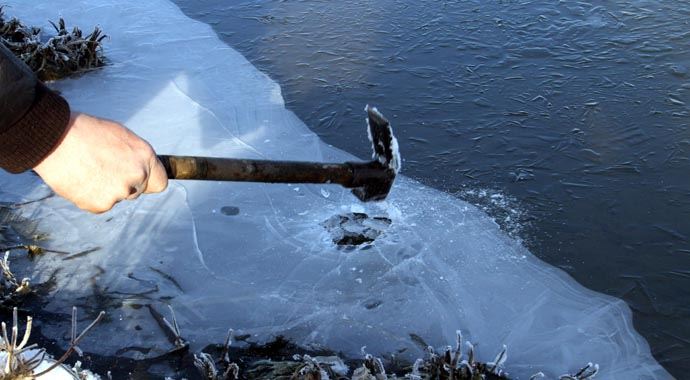 Ardahan'da Kura Nehri buz tuttu Ardahan'da Kura Nehri buz tuttu