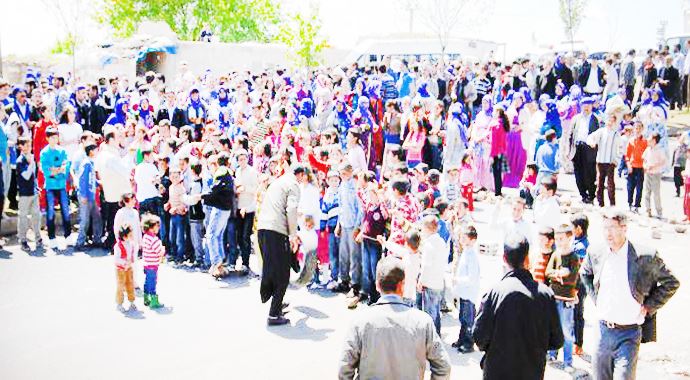Şanlıurfa'da 'yol kapatma' eylemi Şanlıurfa'da 'yol kapatma' eylemi