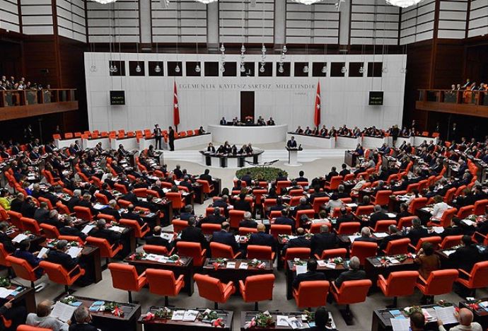 Meclis'te 'Tam gün' tasarısı görüşülüyor Meclis'te 'Tam gün' tasarısı görüşülüyor