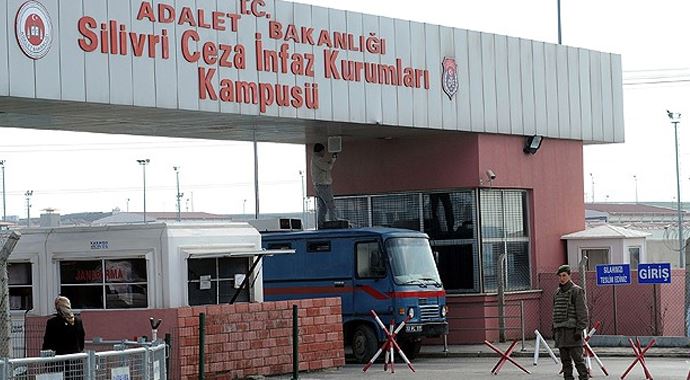 Mahkeme heyeti Silivri&#039;den ayrılmadı