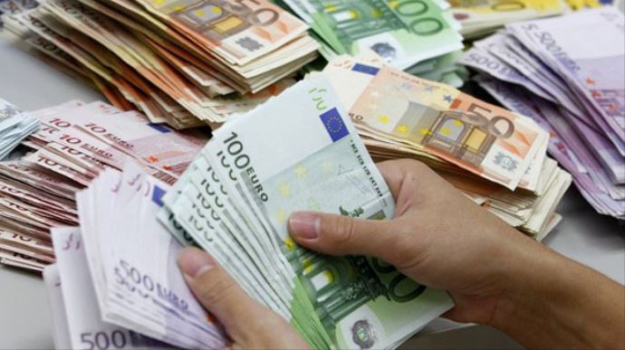 Dolar günü 2,02 TL'den Euro ise 2,79 TL'den kapattı Dolar günü 2,02 TL'den Euro ise 2,79 TL'den kapattı