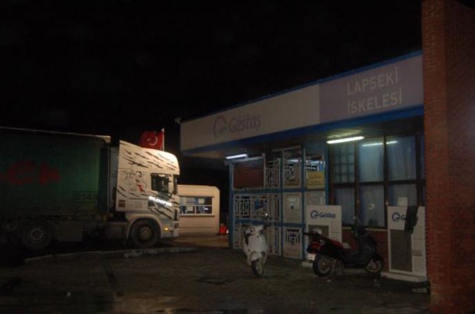 Çanakkale Boğazı'nda seferler iptal edildi Çanakkale Boğazı'nda seferler iptal edildi