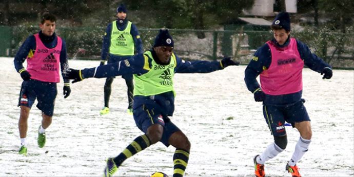 Fenerbahçe kar altında çalıştı 