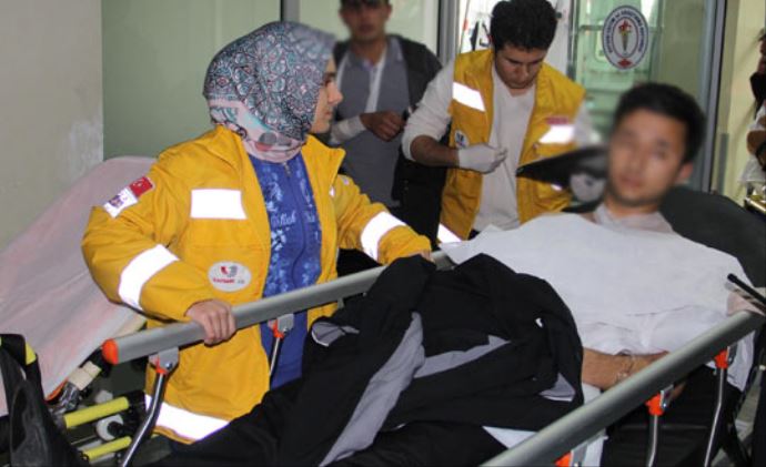 Lisede bıçaklı, sopalı kız kavgası, 2 yaralı