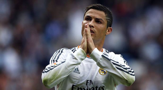 Ronaldo tarihe geçti