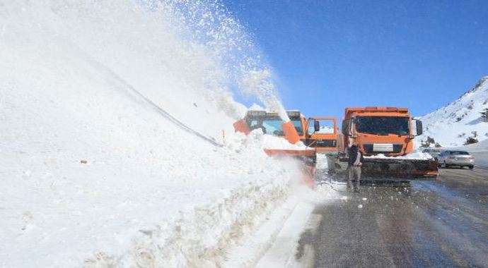 Rize'yi kar bastı 315 köy yolu kapandı Rize'yi kar bastı 315 köy yolu kapandı