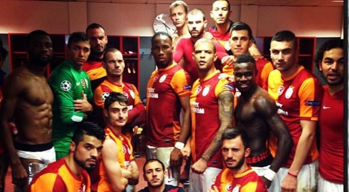 İşte Galatasaray'ın Facebook'ta paylaştığı zafer pozu İşte Galatasaray'ın Facebook'ta paylaştığı zafer pozu