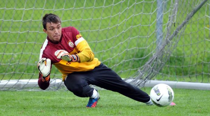 Muslera&#039;dan &#039;aslanlı zebralı&#039; fotoğraf göndermesi
