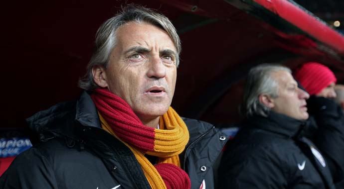 Roberto Mancini derin bir oh çekti