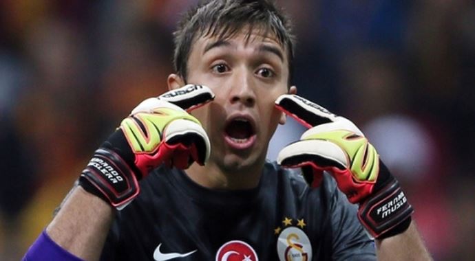 Muslera bir tweet attı İtalya&#039;da günün konusu oldu