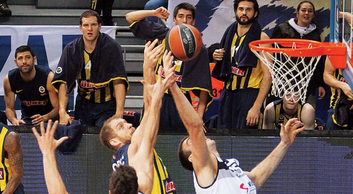 Arena'nın büyüsü bozuldu, 77-79 Arena'nın büyüsü bozuldu, 77-79