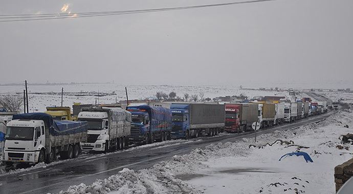 Nusaybin-Cizre karayolu trafiğe resmen açıldı Nusaybin-Cizre karayolu trafiğe resmen açıldı